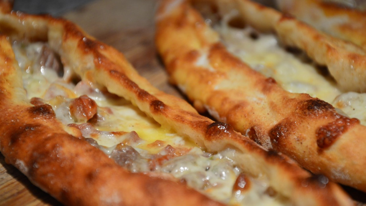 İşte İstanbul'un en iyi 4 Karadeniz pidecisi! Ünlü gurme isim isim saydı: Bir yiyen ertesi gün bir daha gidiyor