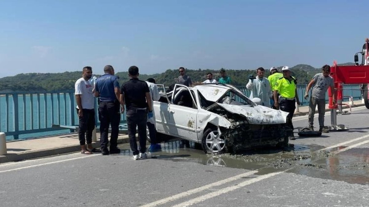 Adana'da bir otomobil baraj gölüne düştü: 4 kişilik ailenin yok olduğu kaza anı kameralara yansıdı