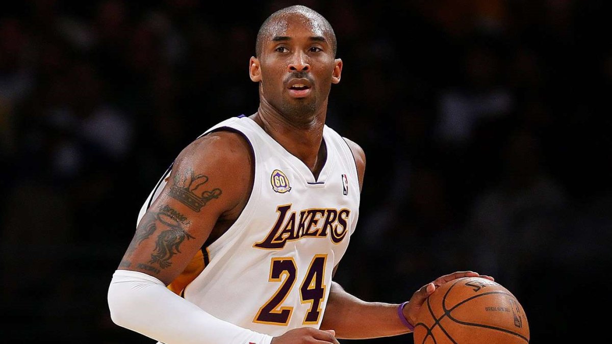 Kobe Bryant'ın Lakers'da kullandığı dolap açık artırmada