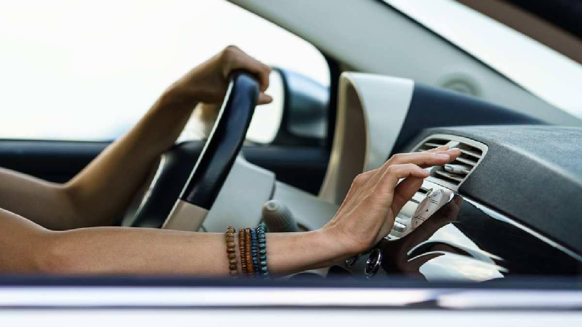 Herkes bu hataya düşüyor! Arabaya biner binmez sakın klimayı açmayın! Serinleyeyim derken zarara uğramayın