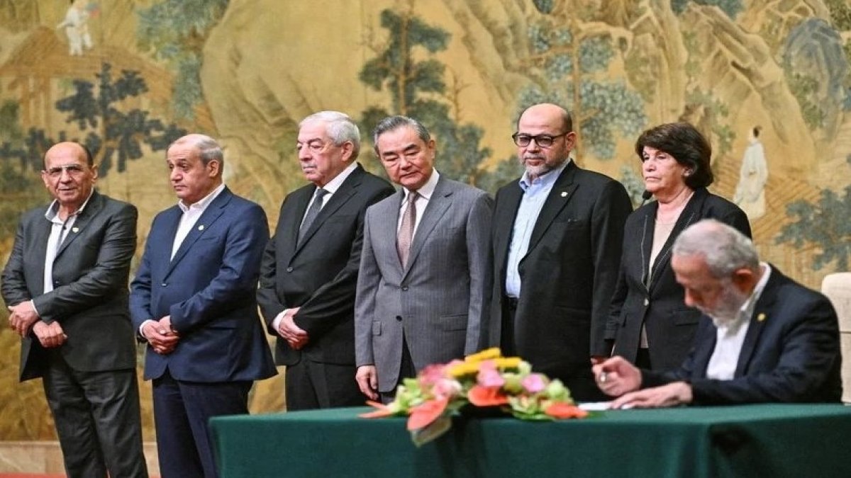 Orta Doğu ülkeleri seyretti: Hamas ve El Fetih Çin'de el sıkıştı