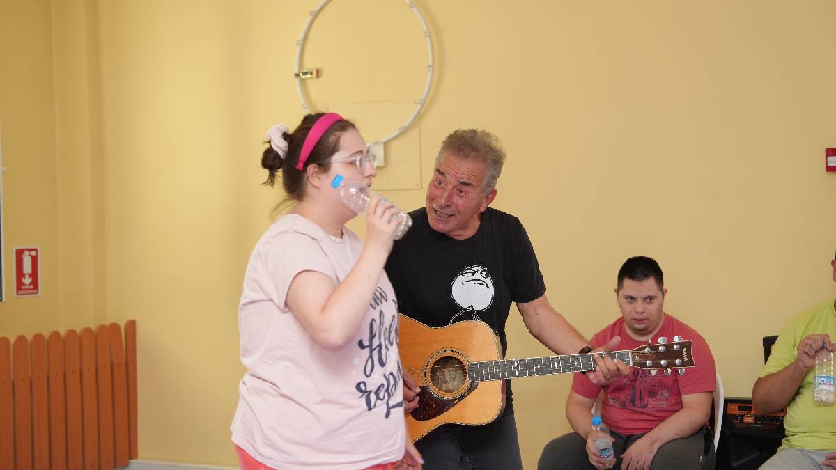 Özel bireylere müzik terapisi