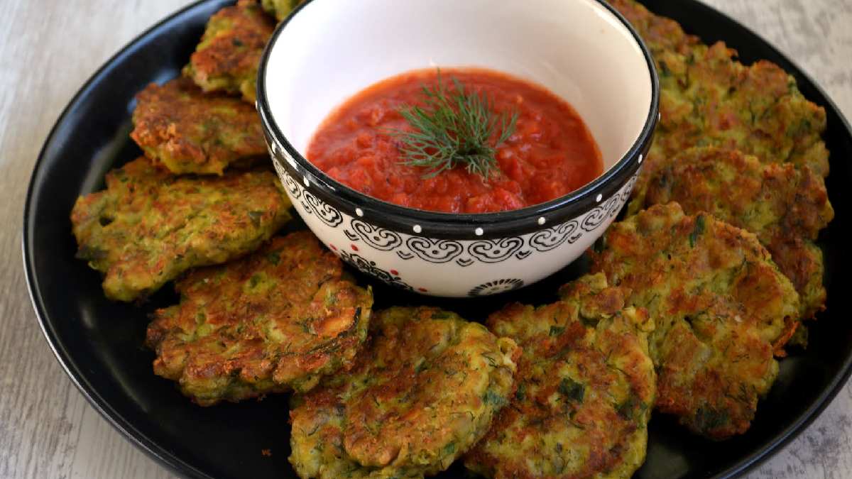 Yunanlılar bu şekilde yapıyor! İçinde kabak değil patlıcan var! İşte patlıcan mücver tarifi…