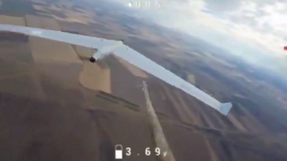 Rus SİHA'larına karşı ilkel ama etkili çözüm: Sopa! Şaşkına çeviren o anlar saniye saniye kaydedildi