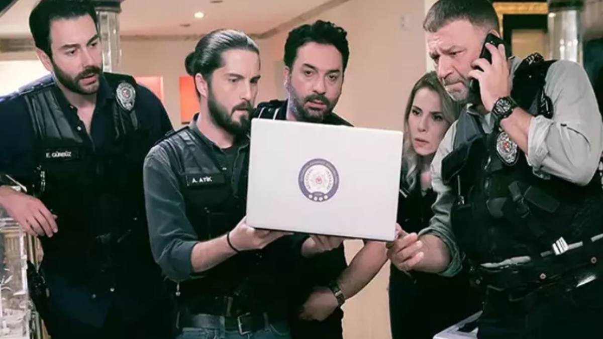 Arka Sokaklar'da deprem üstüne deprem! Babasından sonra o da ayrıldı. Yıldız oyuncu 14 yıllık kariyerine son verdi