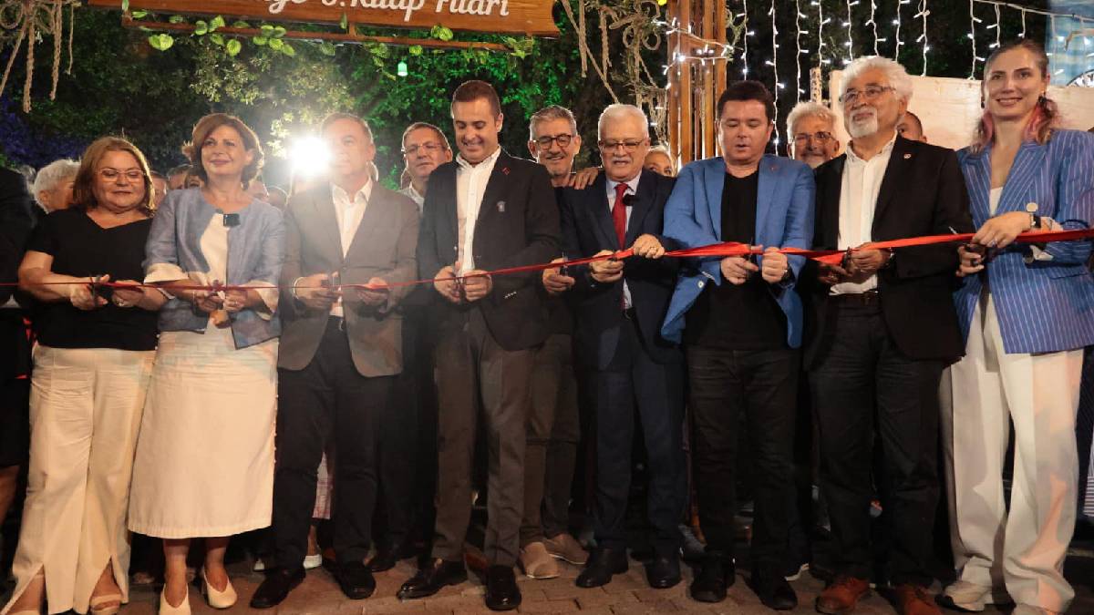 5. Burhaniye Kitap Fuarı'nın İlk Günü coşkuyla gerçekleşti