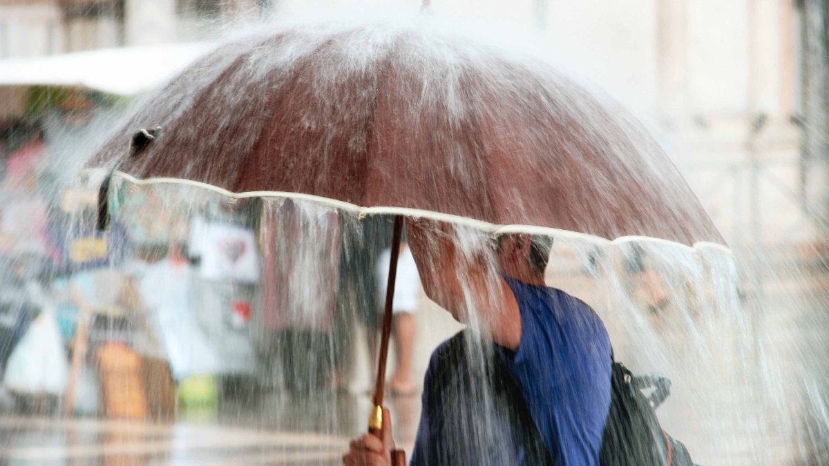Meteoroloji'den sarı ve turuncu kodlu uyarı: Kuvvetli sağanak yağış geliyor