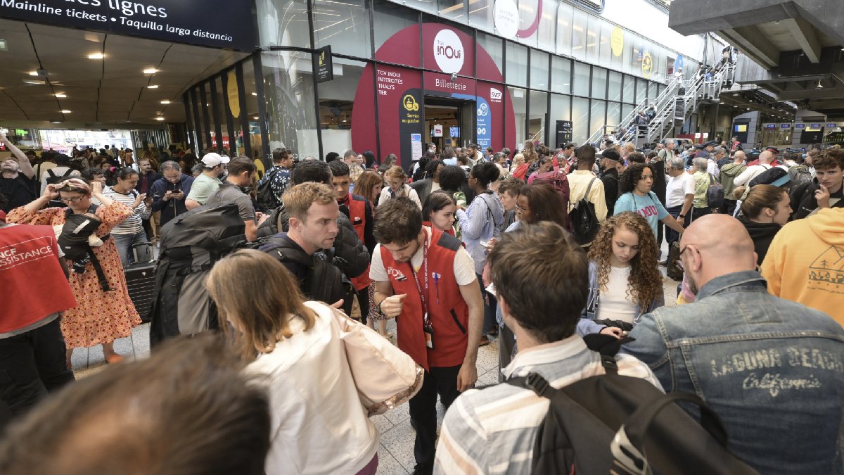 Fransa'da olimpiyat öncesinde seferler iptal! Binlerce yolcu mağdur oldu
