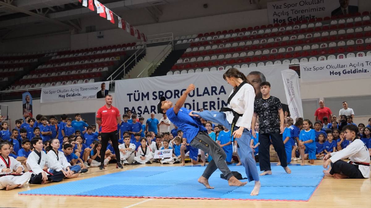 12 branşta, 12 ilçede, 18 bin 870 çocuk Adana Büyükşehir Yaz Spor Okullarında eğitim alıyor.