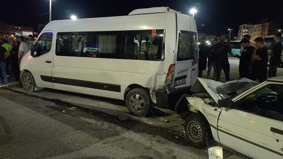 Manisa'da zincirleme kaza: 10 yaralı