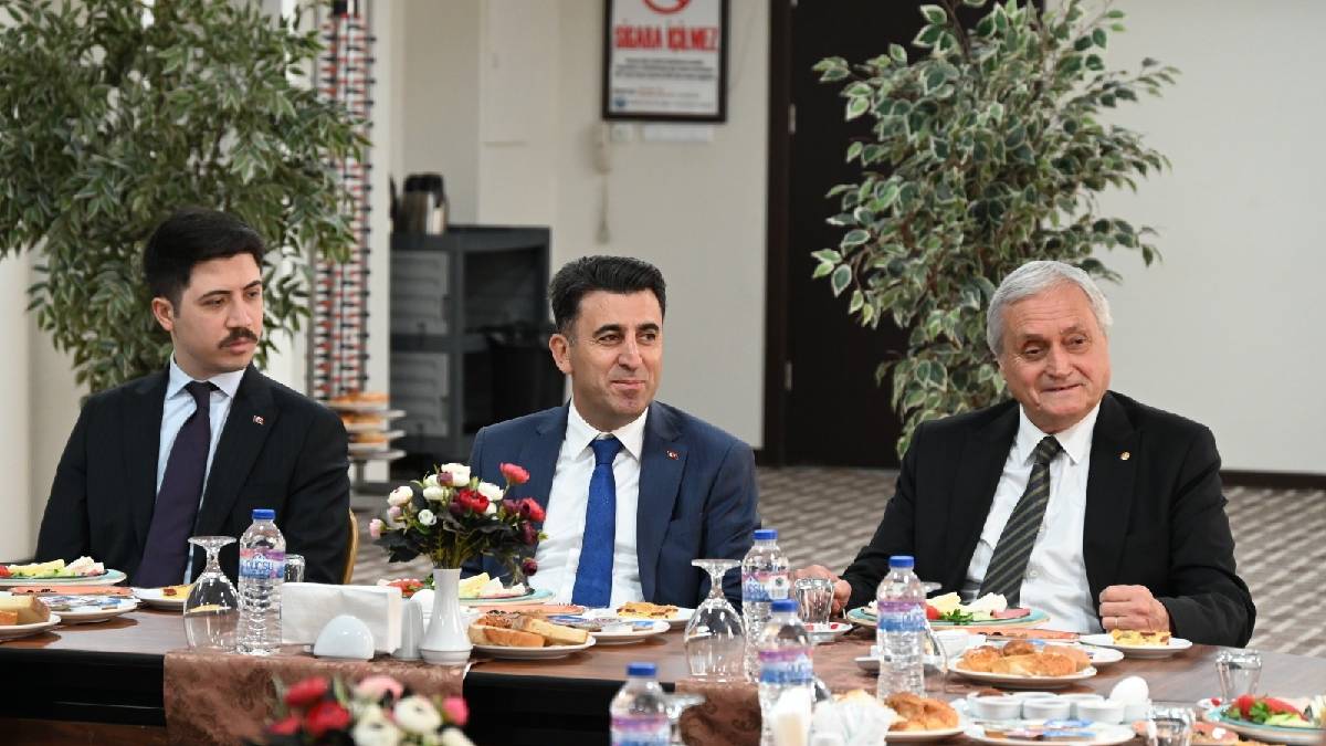 Vali Aygöl Bozüyük’te iş insanları ile bir araya geldi