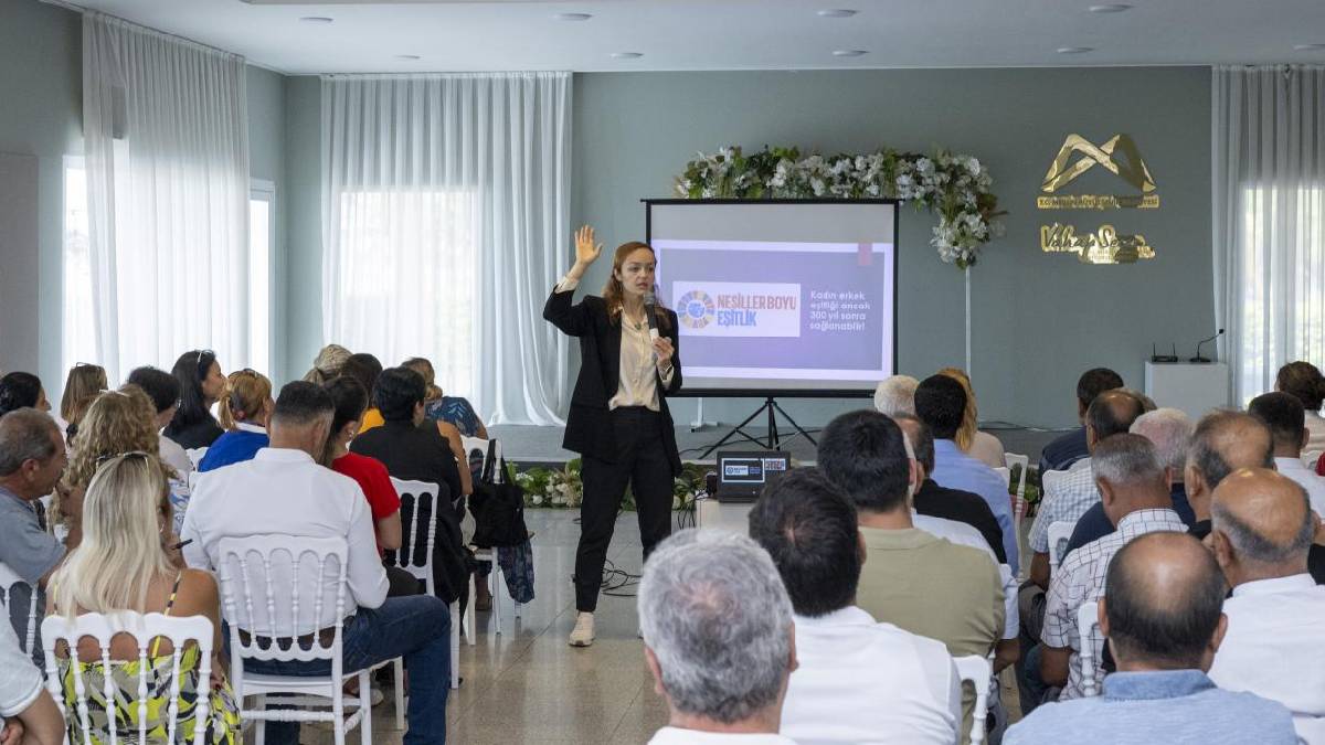 Mahallenin gözü kulağı olan muhtarlar Kadın-Erkek Eşitliği seminerinde bir araya geldi