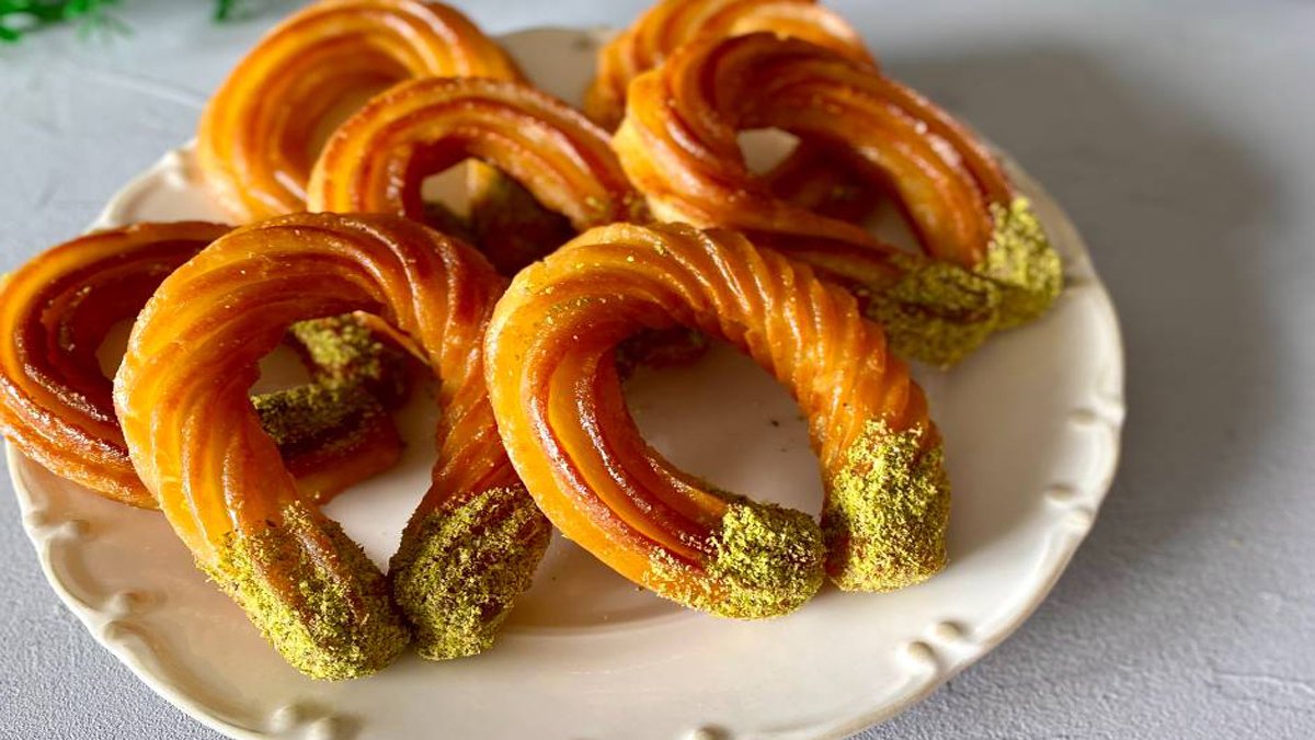 Çıtırtısı komşudan duyuluyor! Tatlıcı usulü halka tatlısı tarifi: İster çay ister kahve, hepsinin yanında gidiyor