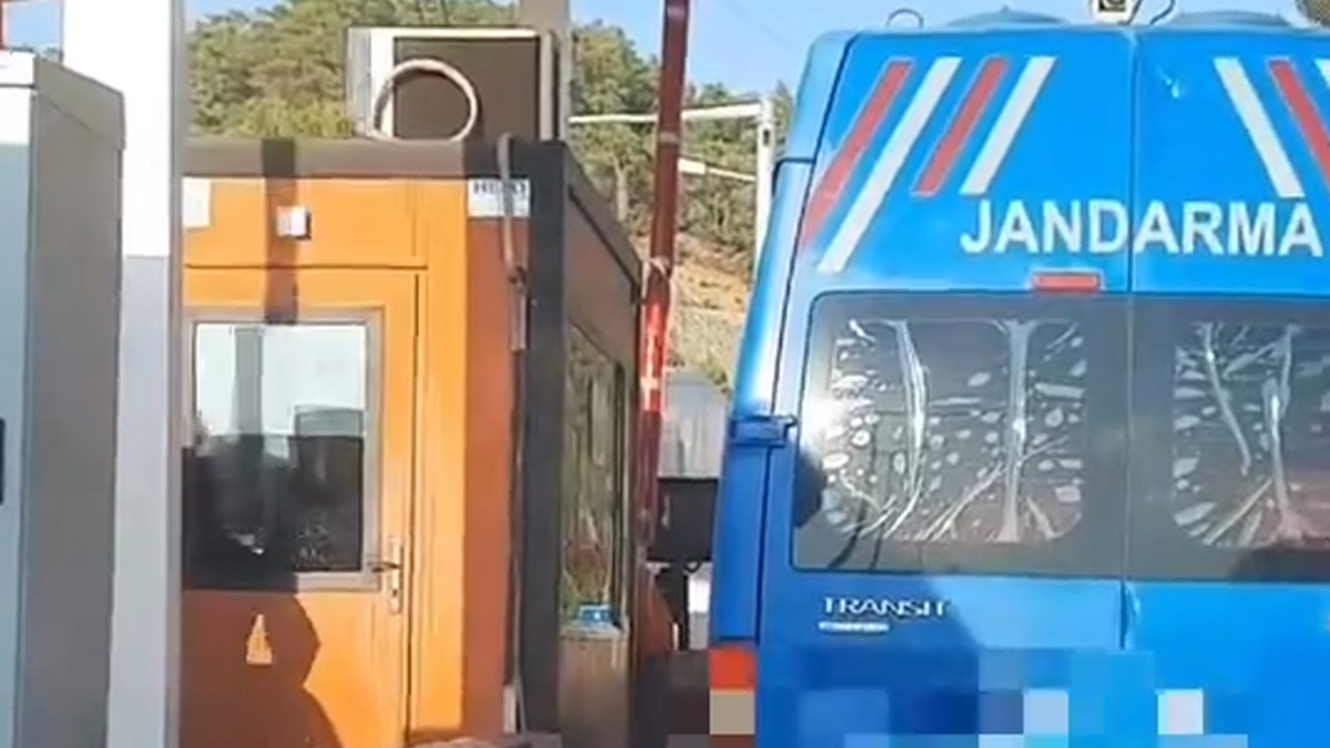 Jandarmadan geçiş ücreti alındı, vatandaş tepki gösterdi! "Bu ülkenin polisinden jandarmasından vergi alınıyor"