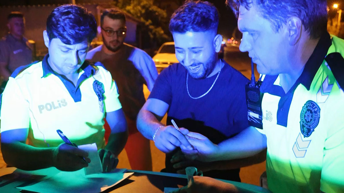 Yediği cezayı imzalarken sarf ettiği sözler, polisi şaşkına çevirdi! İlginç anlar kamerada