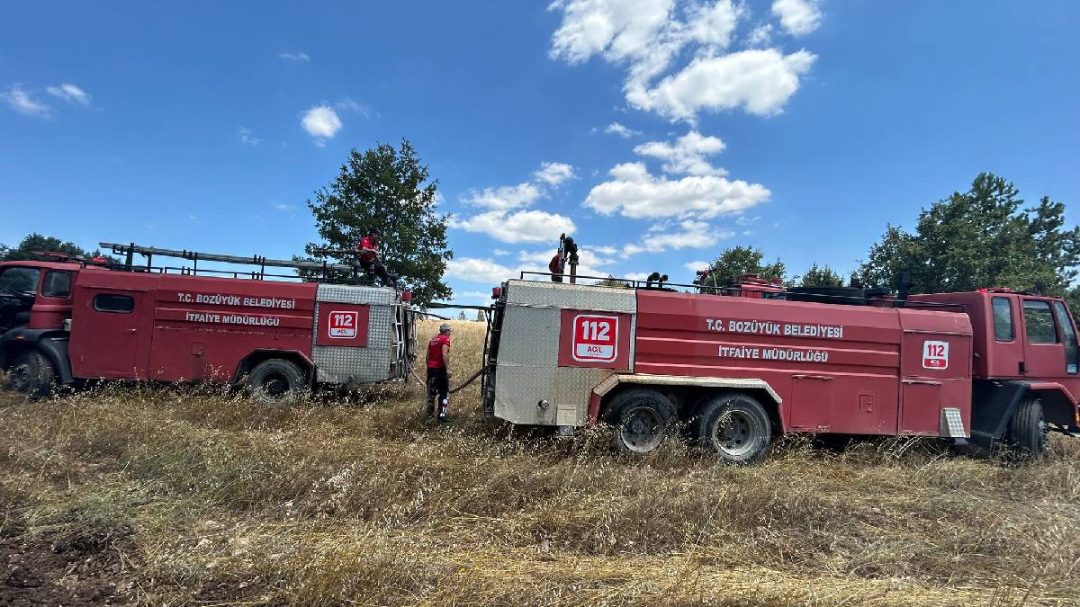 Bozüyük'te çıkan ot ve anız yangını evlere ve ormanlık alana sıçramadan söndürüldü