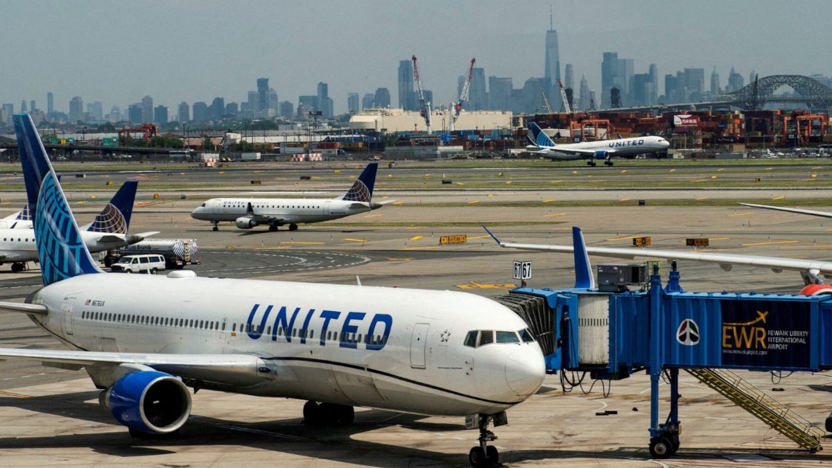 Biyolojik tehlike nedeniyle acil iniş: Çok sayıda yolcu kustu