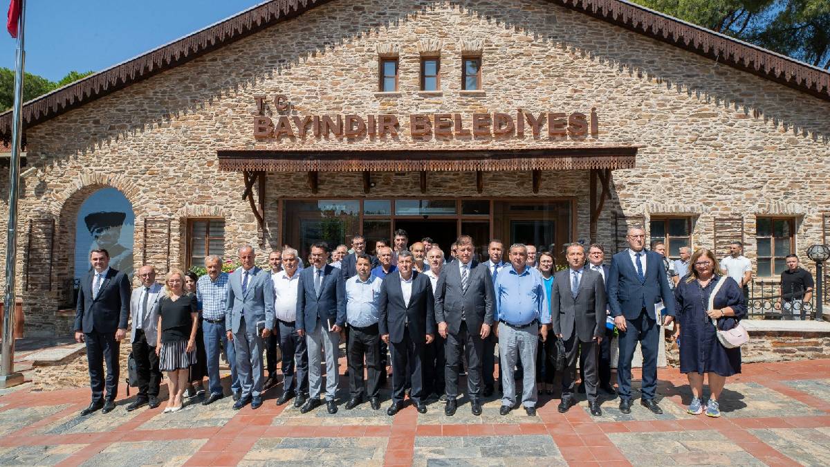 Başkan Tugay: Dayanışma içinde olacağız ama tasarrufu bırakmayacağız