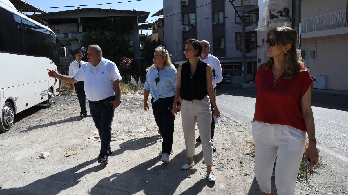 Başkan Kınay 100 günde 58 mahalleyi sokak sokak dolaştı