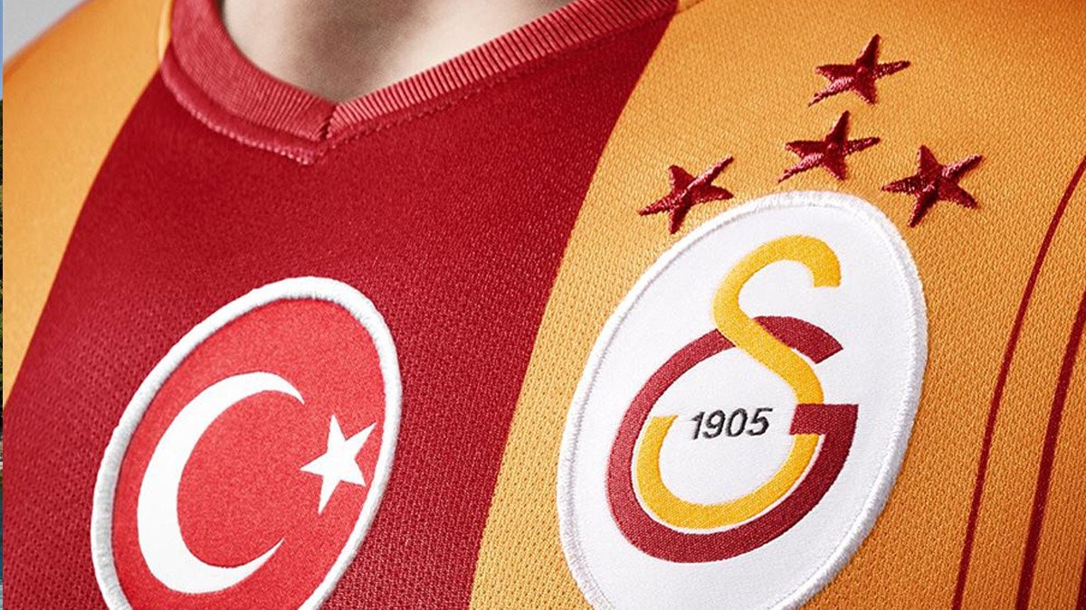 Galatasaray'da yaprak dökümü! 21 yaşındaki genç futbolcu resmen Avrupa'da: Uçağa bindi ve gitti