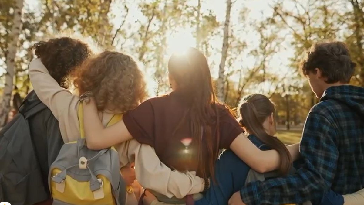 İYİ Parti'den "arkadaşlık günü" videosu: 'En iyi arkadaşlık İYİ Gençlik'te'