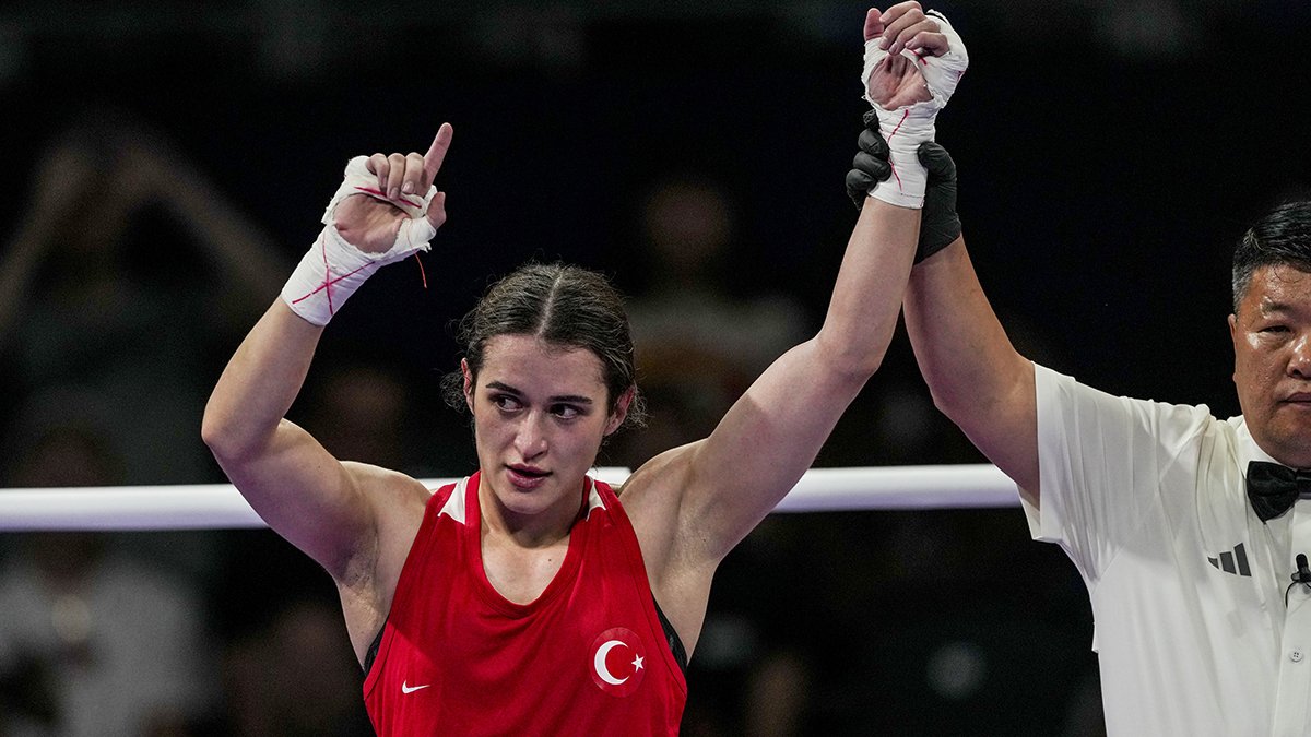 Milli boksör Esra Yıldız Kahraman son 16'da!