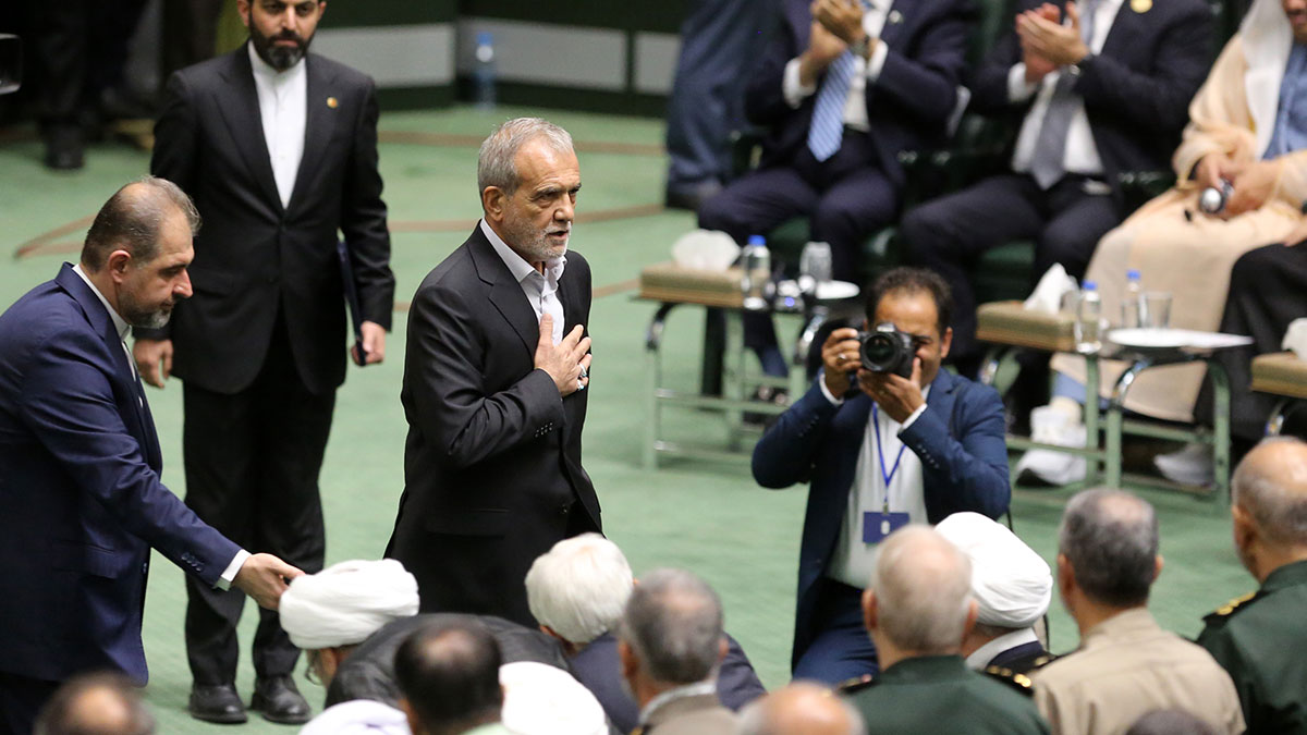 İran Cumhurbaşkanı Pezeşkiyan yemin ederek göreve başladı