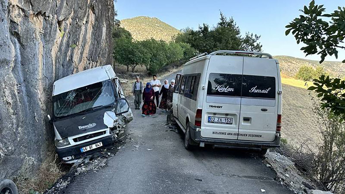İşçi servisleri kafa kafaya çarpıştı! 13 yaralı