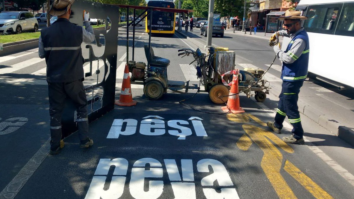 Batman’da silinen Kürtçe trafik uyarıları yeniden yazıldı
