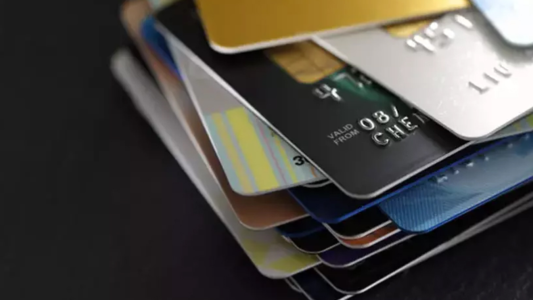 Kredi kartlarında ekim ayı alarmı: Takibe düşenlerin sayısı 1 milyonu bulacak