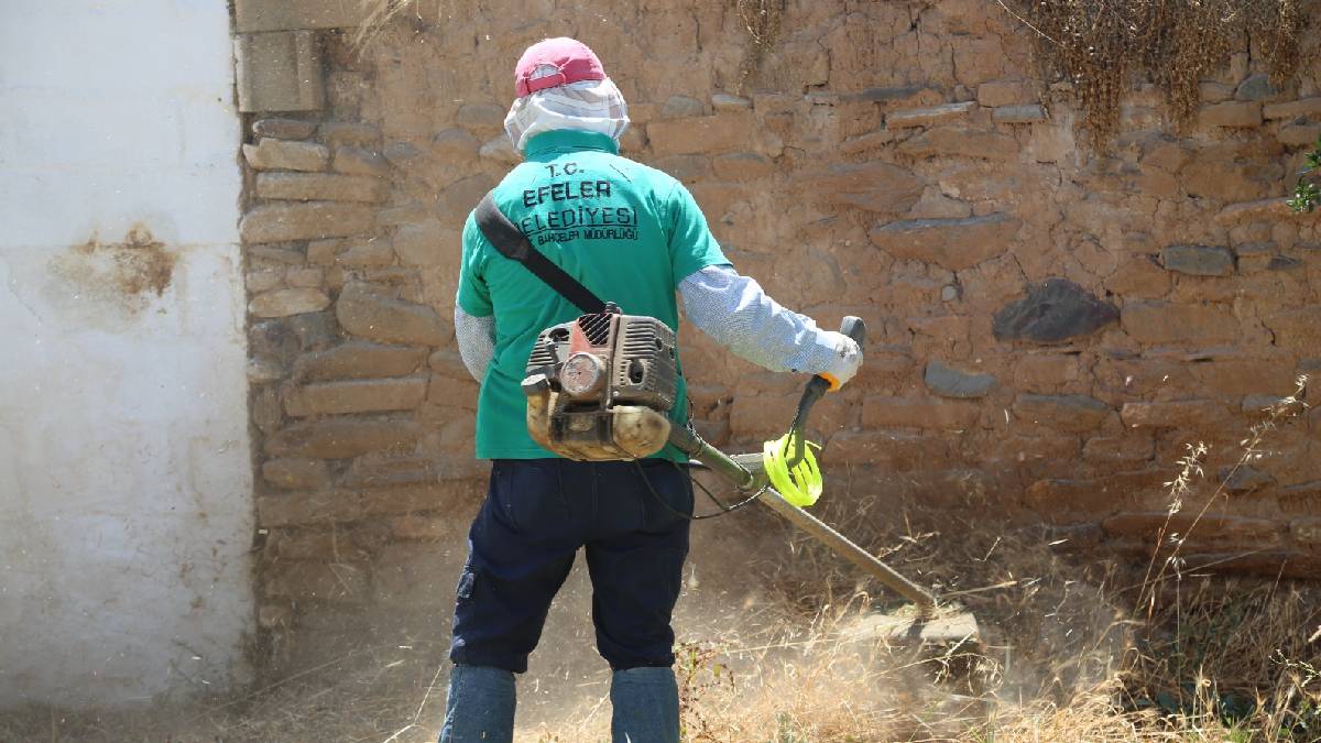Efeler çevre temizliğinde hız kesmiyor