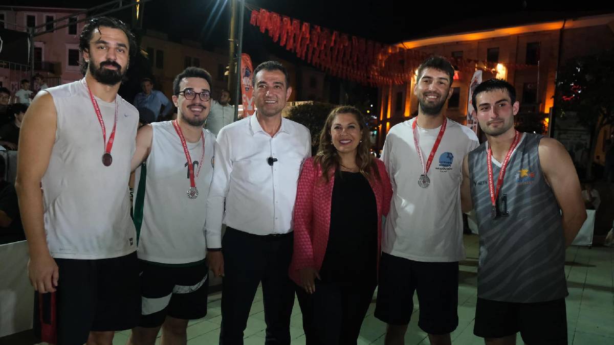 Heyecan fırtınası yaşatan Sokak Basketbolu sona erdi