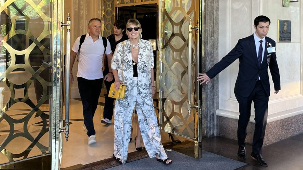 Sharon Stone ödül almak için İstanbul'a geldi