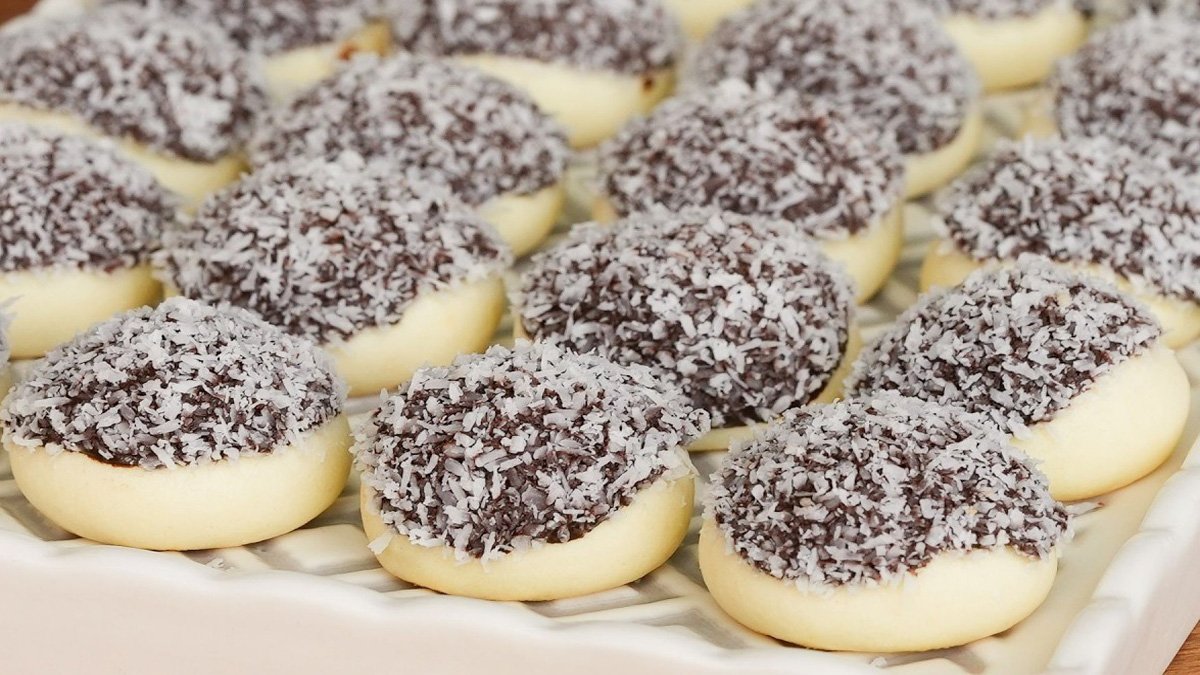 Pastanelere para dökmeyin, aynısını evde yapın! İşte bir ısırıkta ağızda dağılan pratik kurabiye tarifi