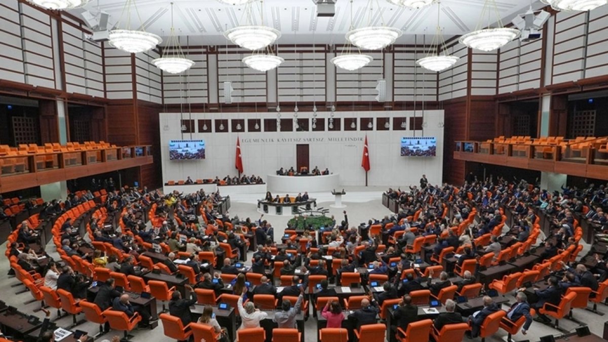 TBMM Başkanı Kurtulmuş, Meclis'i olağanüstü toplantıya çağırdı