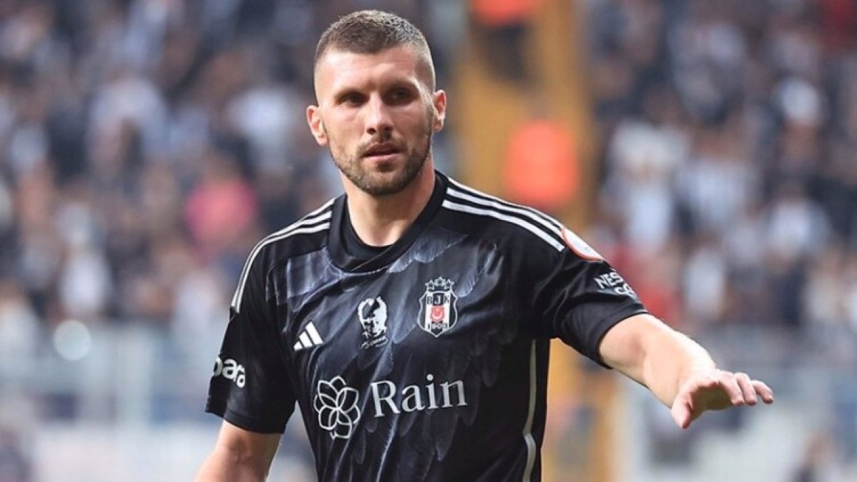 Beşiktaş, Ante Rebic'in sözleşmesini feshetti