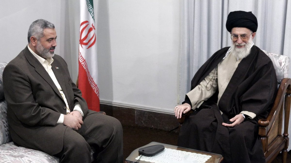 İranlı yetkililer: Hamaney, Haniye suikastine tepki olarak İsrail’e saldırı emri verdi