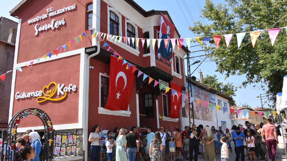 Bozüyük’te çocuklar 3. Geleneksel Sanatevi Panayırı’nda buluşuyor