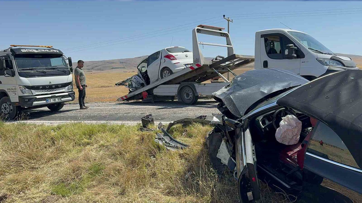 Afyonkarahisar'da zincirleme kaza: 1 ölü, 4 yaralı
