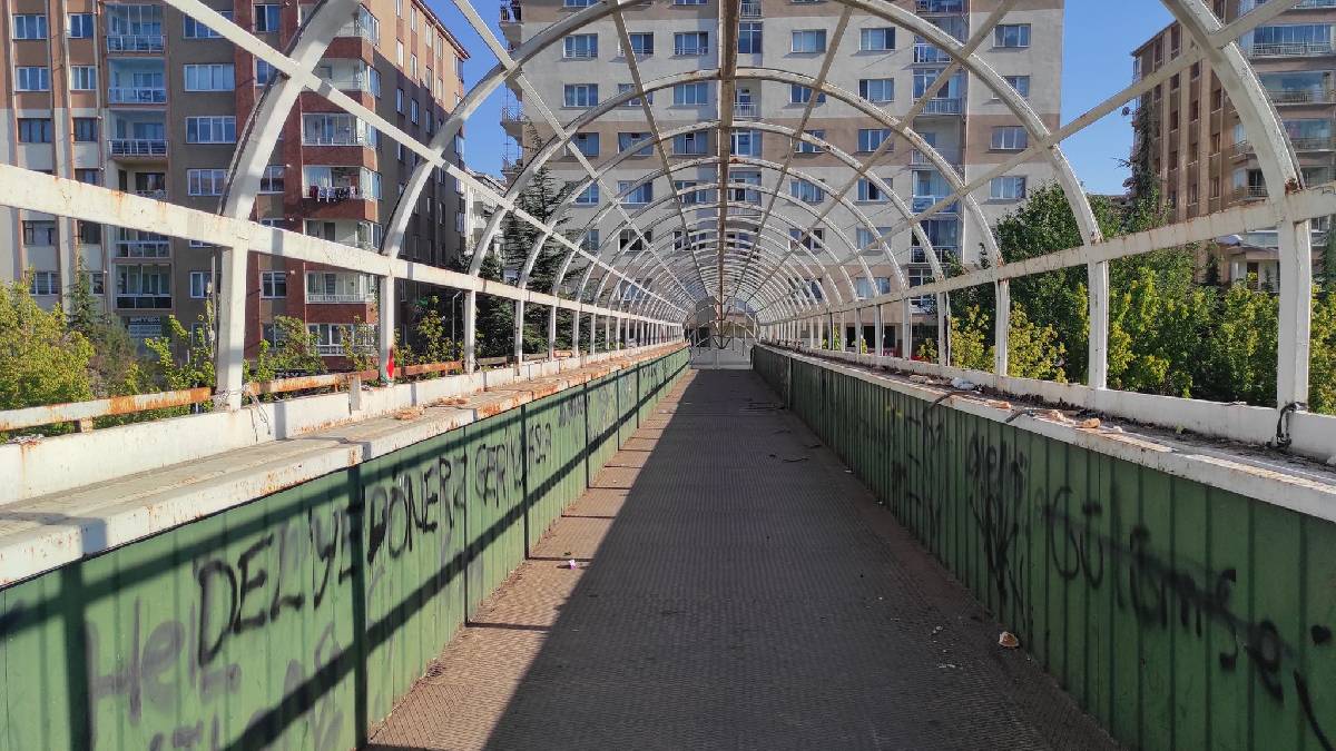 Üst geçit çalışmaları nedeniyle gece seferlerine düzenleme