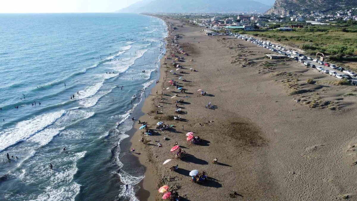 Akdeniz'de 'Rip akıntısı' tehlikesi: Sahile paralel şekilde yüzün