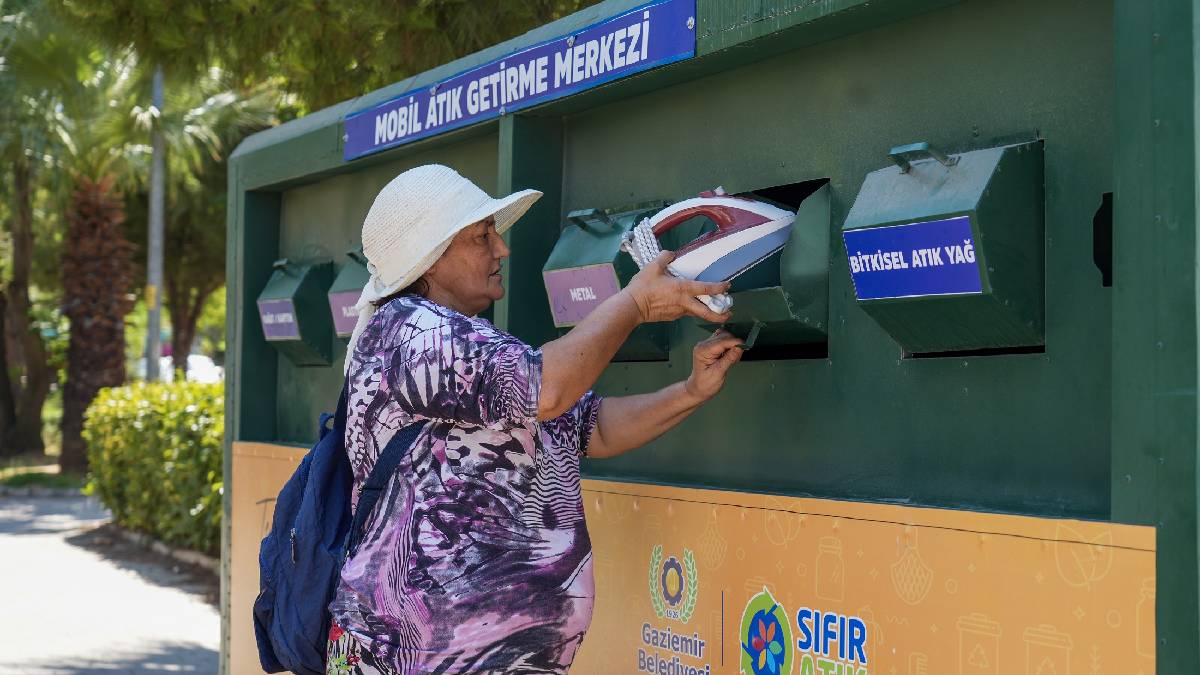 Gaziemir’de Mobil Atık Getirme Merkezleri’yle atıklar dönüşüyor