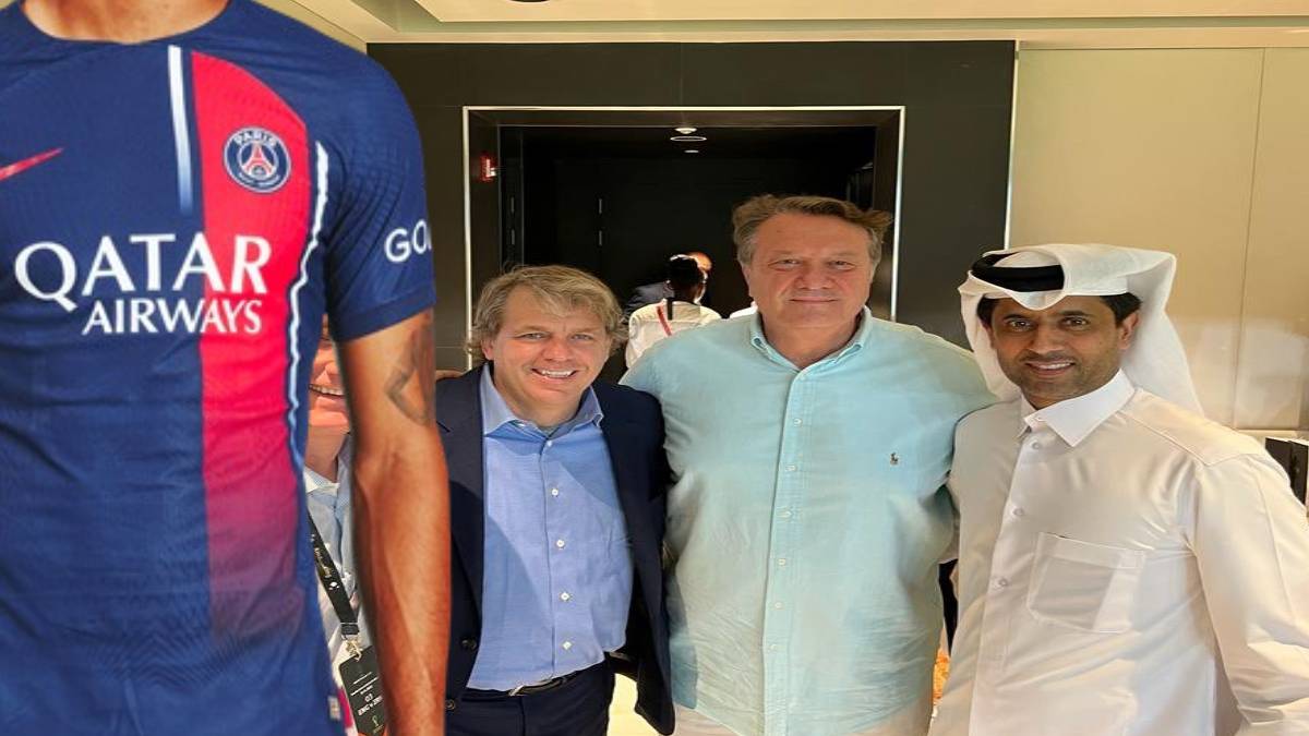 Beşiktaş'ta transfer harekatı başladı! Hasan Arat PSG'nin 20 yaşındaki yıldızını kolundan tutup getiriyor. Hayırlı uğurlu olsun