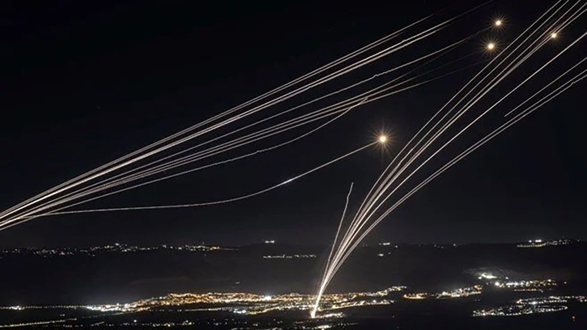 Hizbullah, İsrail'i vurdu! Lübnan'dan onlarca roket fırlatıldı