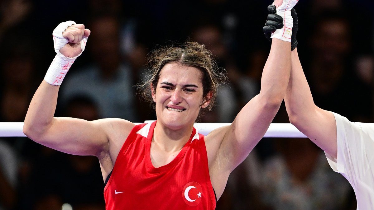 Madalyayı garantiledi: Milli boksör Esra Yıldız Kahraman yarı finalde!