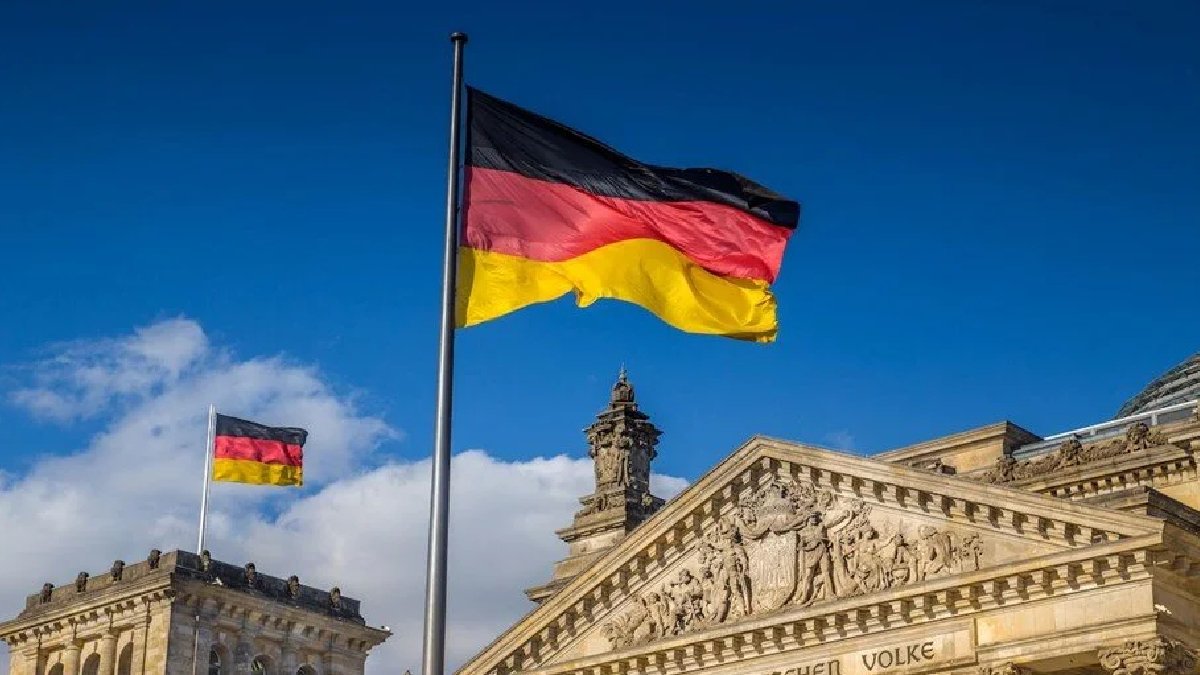 Almanya'da vatandaşlığa geçişlerde bekleme süresi uzadı: 'Yeni vatandaşlık yasası hızlı geçiş sağlamayacak'