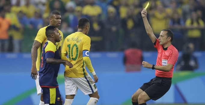 Cüneyt Çakır'ın yönettiği maçta Brezilya, Kolombiya'yı yenerek yarı finale çıktı