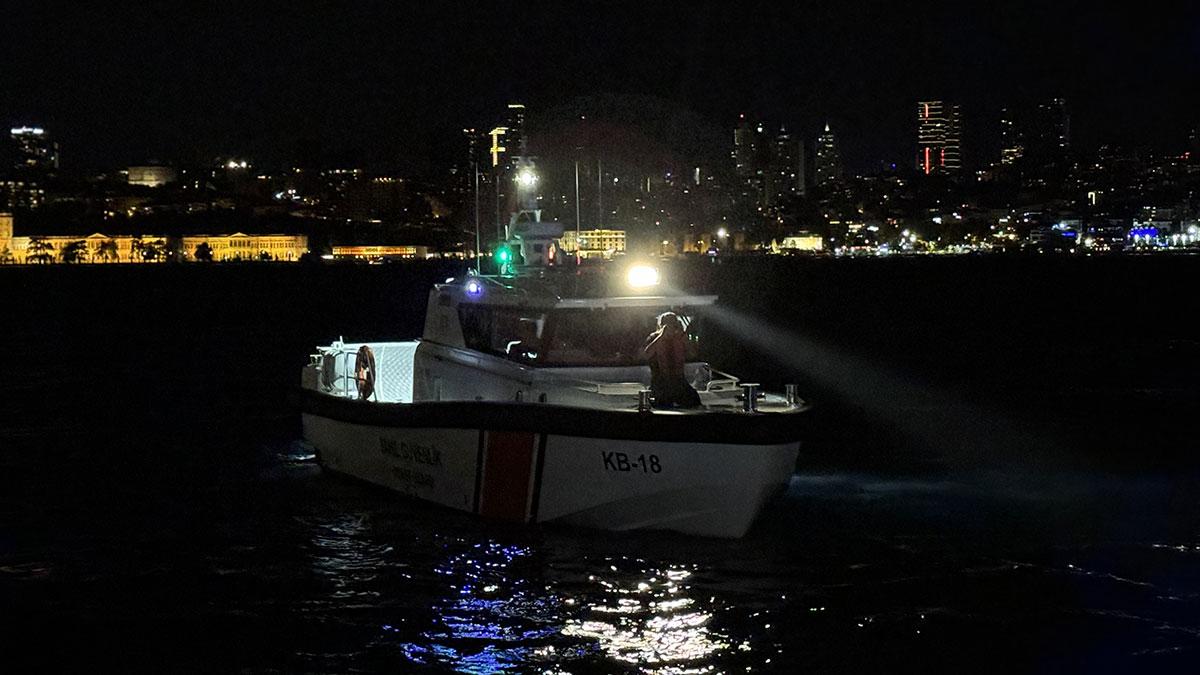 Üsküdar'da denize düşen kişi aranıyor