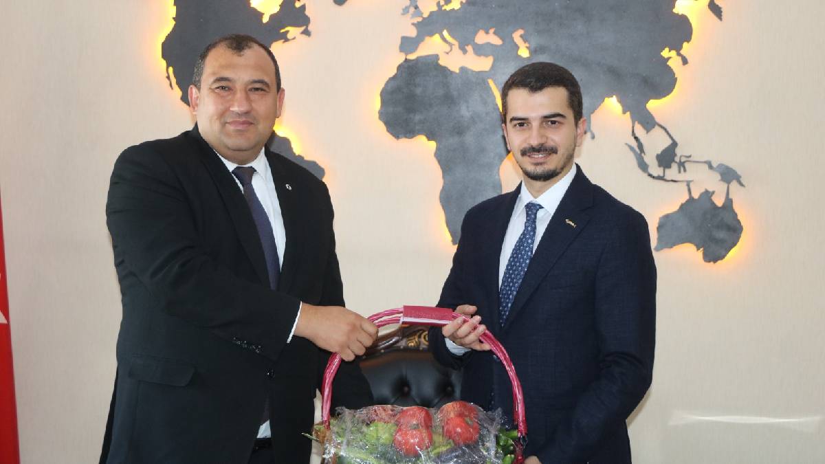 Çankaya Belediye Başkanı Hüseyin Can GÜNER  Elmadağ Belediye Başkanı Adem Barış AŞKIN’ı makamında ziyaret etti.