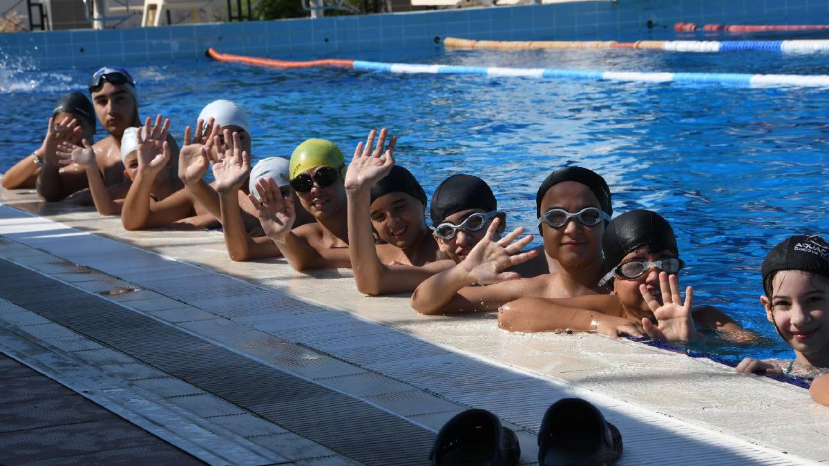 Narlıdere’de her çocuk yüzme öğrenecek